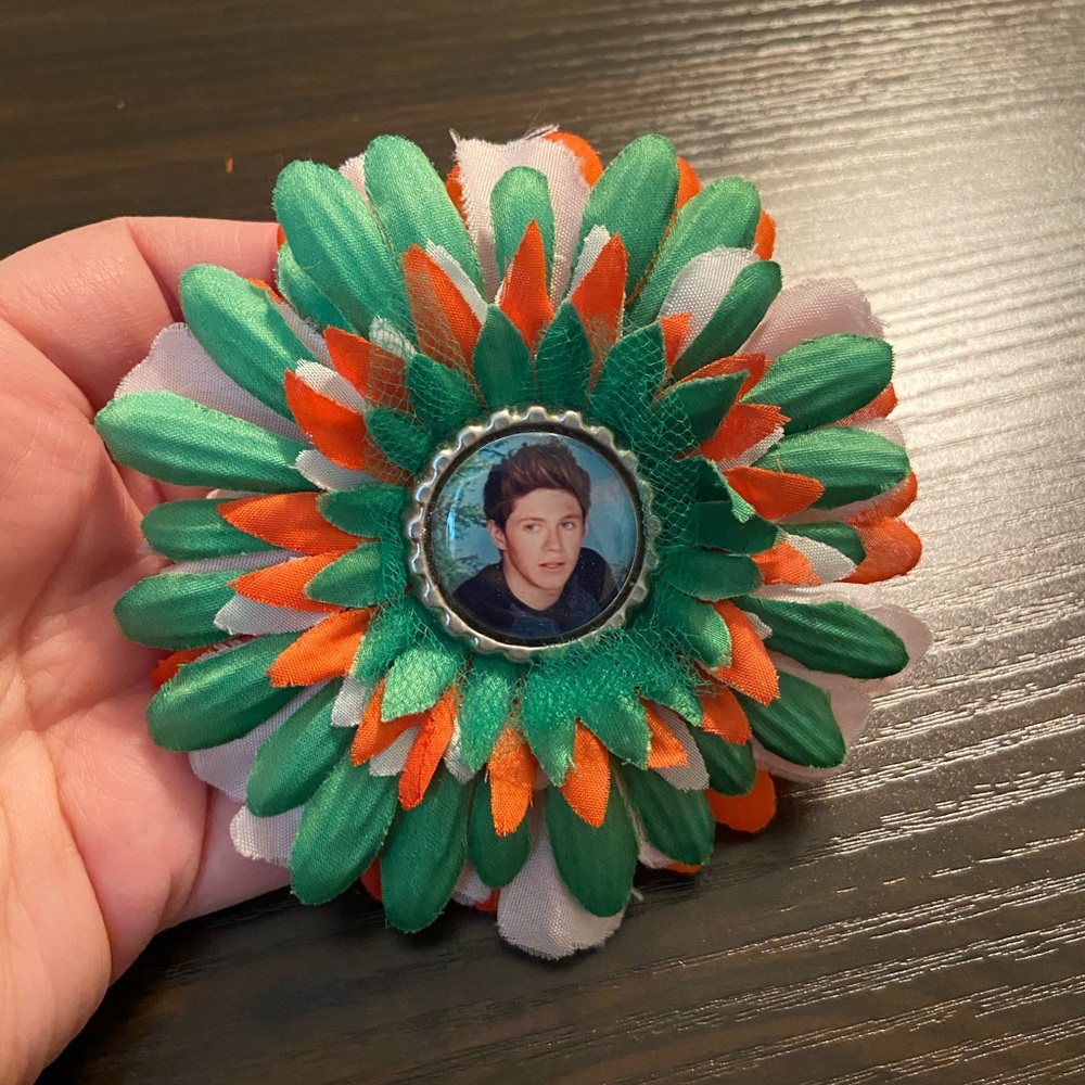 Niall hair flower